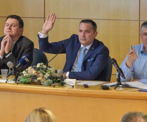09.04.2019., Gospic -  Odrzana je konstituirajuca sjednica Zupanijske skupstine Licko senjske zupanije. Marijan Kustic (HDZ).
Photo: Dino Stanin/PIXSELL