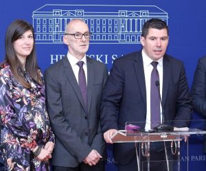 09.05.2019., Zagreb - U Saboru je odrzana konferencija za medije Kluba zastupnika Mosta nezavisnih lista, na kojoj su o zahtjevu za ocjenu ustavnosti Zakona o financiranju politickih aktivnosti, izborne promidzbe i referenduma govorili zastupnici Robert Podolnjak i Nikola Grmoja. 
Photo: Patrik Macek/PIXSELL