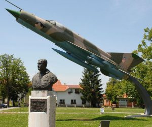 15.07.2009., Gornja Stubica - 24. lipnja 2004. u Gornjoj Stubici je otvoren spomen park "Rudolf Peresin" u kojem se nalazi pilotova statua i konzervirani MiG-21 koji je dosao iz remontnog zavoda u Velikoj Gorici.
Photo: Zeljko Pusec/Vecernji list