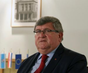10.04.2018., Rijeka - Konferencija za medije gradonacelnika Vojka Obersnela u Salonu Grada Rijeke. 
Photo: Goran Kovacic/PIXSELL