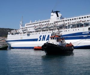 10.05.2019., Split- Putnifcki brod Aurelia, talijanske brodarske kompanije SNAV, pristao je u Split. Teglio ga je remorker Pollux.
Na trajektu je 215 putnika i 92 clana posade. Isplovio je u srijedu oko 20.30 iz Ancone te je nakon kvara na motoru plutao morem.
Photo: Ivo Cagalj/PIXSELL