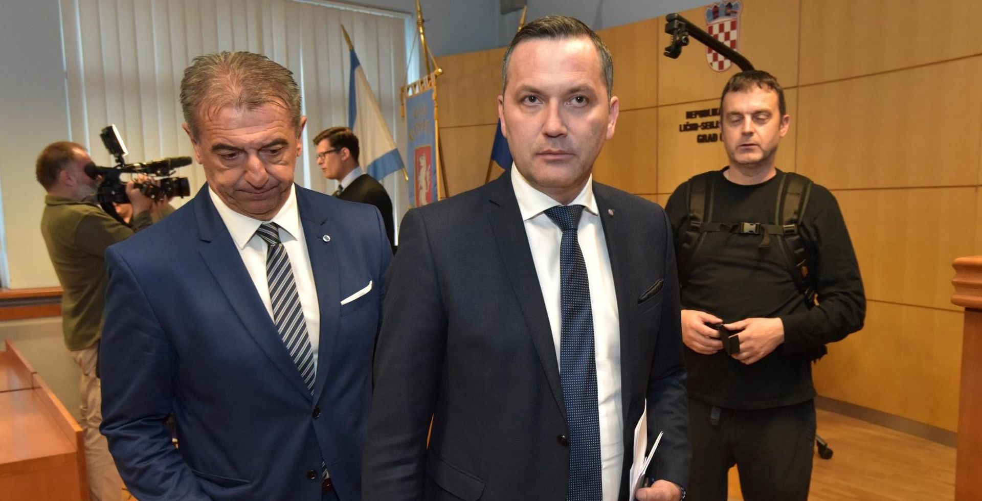 11.04.2019., Gospic - Odrzana Konstituirajuca sjednica novoizabrane Zupanijske skupstine Licko-senjske zupanije. Darko Milinovic i Marijan Kustic. 
Photo: Dino Stanin/PIXSELL