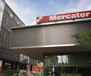 26.04.2011., Ljubljana - Trgovina Mercator u centru Ljubljane na Ajdovscini - ilustracija. Sjednica Nadzornog odbora Pivovarne Lasko, na kojoj se trebala donijeti konacna odluka o prodaji 23,34 posto dionica u vlasnistvu te tvrtke Agrokoru, danas je prekinuta. 
Photo Tomislav Miletic/PIXSELL