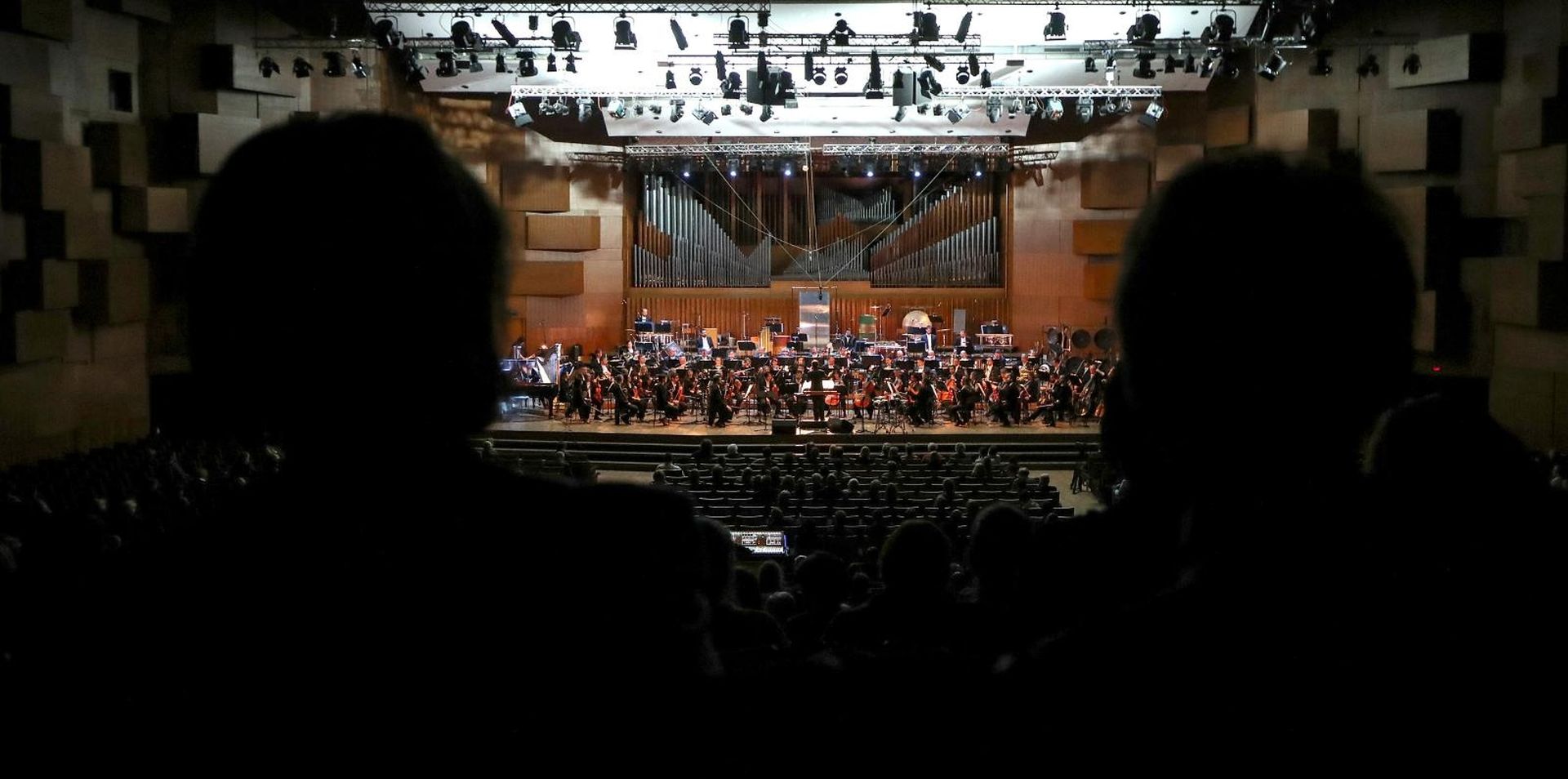 12.04.2019., KD Vatroslav Lisinski, Zagreb - Zagrebacka filharmonija za Muzicki biennale Zagreb. Kultno djelo Surrogate Cities, skladatelja i redatelja Heinera Goebbelsa u koprodukciji sa Zagrebackom filharmonijom. Zagrebackom orkestru pridruzili su se legendarni David Moss i dirigentska zvijezda Jonathan Stockhammer.
Photo: Igor Kralj/PIXSELL