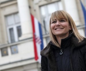 14.02.2018  Zagreb - Saborska zastupnica Nezavisni za Hrvatsku, Bruna Esih ispred Sabora na Markovom trgu.
Photo: Boris Scitar/Vecernji list