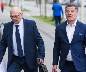 17.04.2018., Osijek - Pocetak obrane Zdravka Mamica i ostalih okrivljenika za izvlacenje novca iz Dinama na sudjenju na Zupanijskom sudu. Zdravko Mamic dosao je na sud s vrecicama u kojima su navodno dokazni materijali.  Photo: Davor Javorovic/PIXSELL