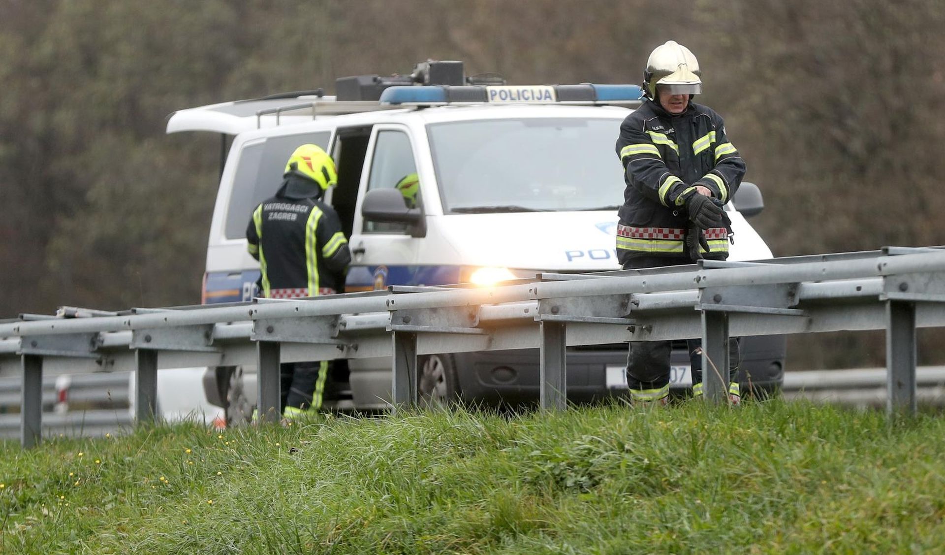 18.11.2018., Zagreb - Oko 13 sati u prometnoj nesreci na autocesti A1 kod izlaza Demerje u blizini Zagreba sudjelovalo je jedno vozilo. Jedna osoba je poginula, a druga je ozlijedjena. Policija obavlja ocevid.
Photo: Igor Kralj/PIXSELL