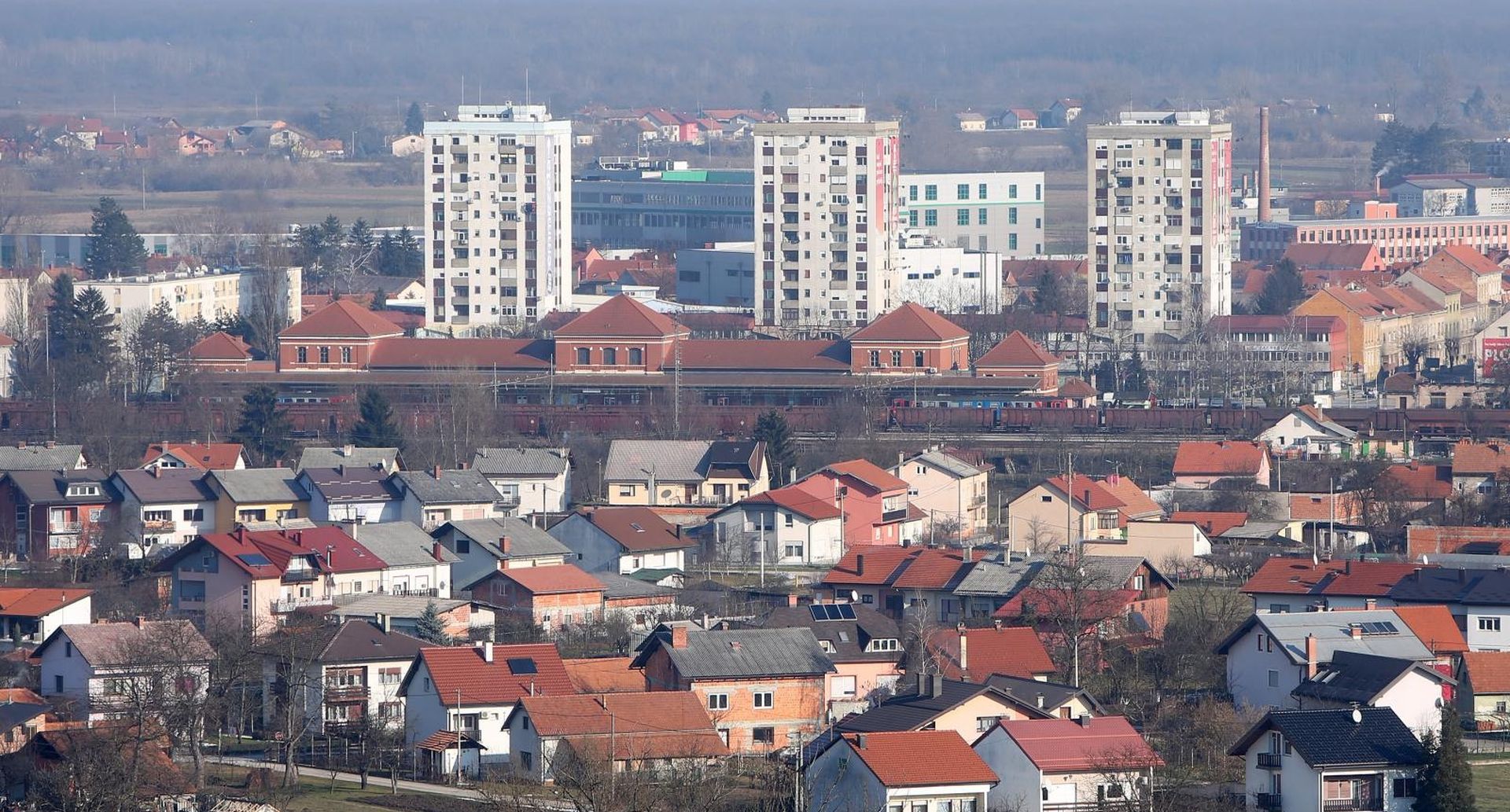 19.01.2016., Karlovac - Panorama Karlovca, pogled s Dubovca. Gradske cetvrti Dreznik i Banija. 
Photo: Kristina Stedul Fabac/PIXSELL
