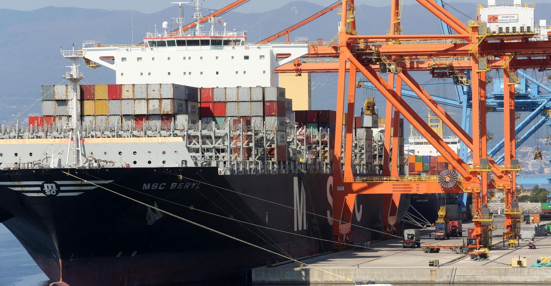 Rijeka: Utovar kontejnera na brod MSC Beryl 20.04.2019., Rijeka - Utovar kontejnera na brod MSC Beryl na kontejnerskom terminalu Brajdica. Photo:Goran Kovacic/PIXSELL