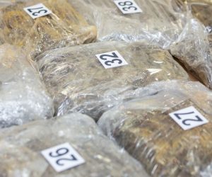Dubrovnik: Policija zaplijenila 61 kilogram marihuane 21.02.2019., Vila Palma, Dubrovnik - Na podrucju PU dubrovacko-neretvanske je zaplijenjena veca kolicina droge, a o dovrsenom opseznom kriminalistickom istrazvanju okoncanom proteklih dana u ovoj Policijskoj upravi govorio je na izvanrednoj konferenciji za medije nacelnik Ivan Pavlicevic sa suradnicima. Pronadjen je 61 kilogram marihuane pakiran u 118 paketica.
Photo: Grgo Jelavic/PIXSELL