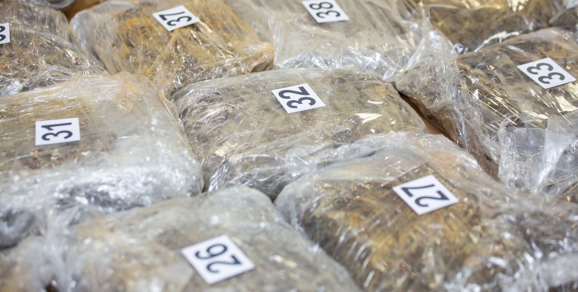 Dubrovnik: Policija zaplijenila 61 kilogram marihuane 21.02.2019., Vila Palma, Dubrovnik - Na podrucju PU dubrovacko-neretvanske je zaplijenjena veca kolicina droge, a o dovrsenom opseznom kriminalistickom istrazvanju okoncanom proteklih dana u ovoj Policijskoj upravi govorio je na izvanrednoj konferenciji za medije nacelnik Ivan Pavlicevic sa suradnicima. Pronadjen je 61 kilogram marihuane pakiran u 118 paketica.
Photo: Grgo Jelavic/PIXSELL