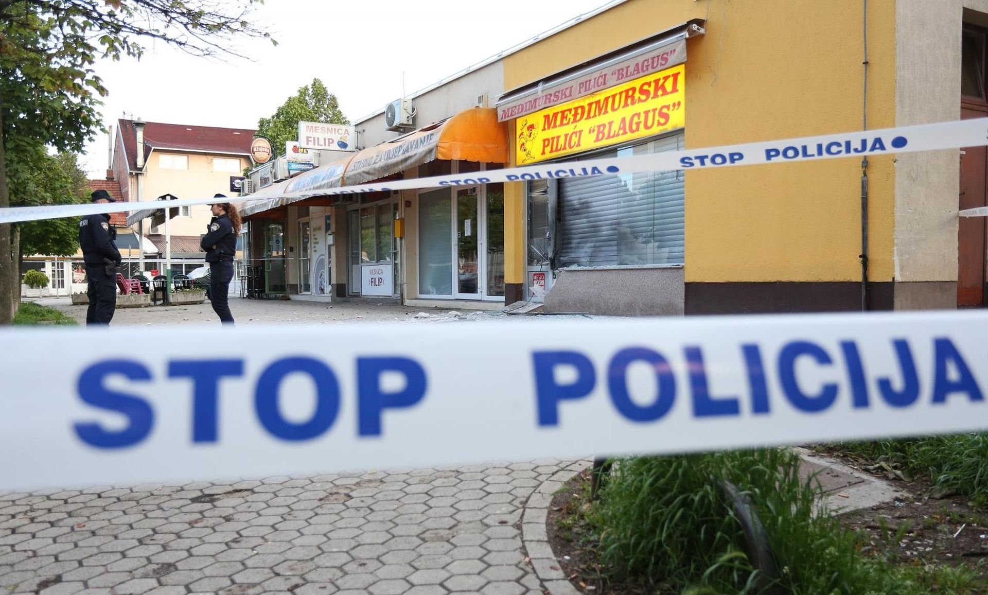 23.05.2019. ,Trznica Gajnice, Zagreb -  Zbog neutvrdjenih razloga doslo je do eksplozije u poslovnici Medjimurski pilici Blagus. Photo: Marko Prpic/PIXSELL