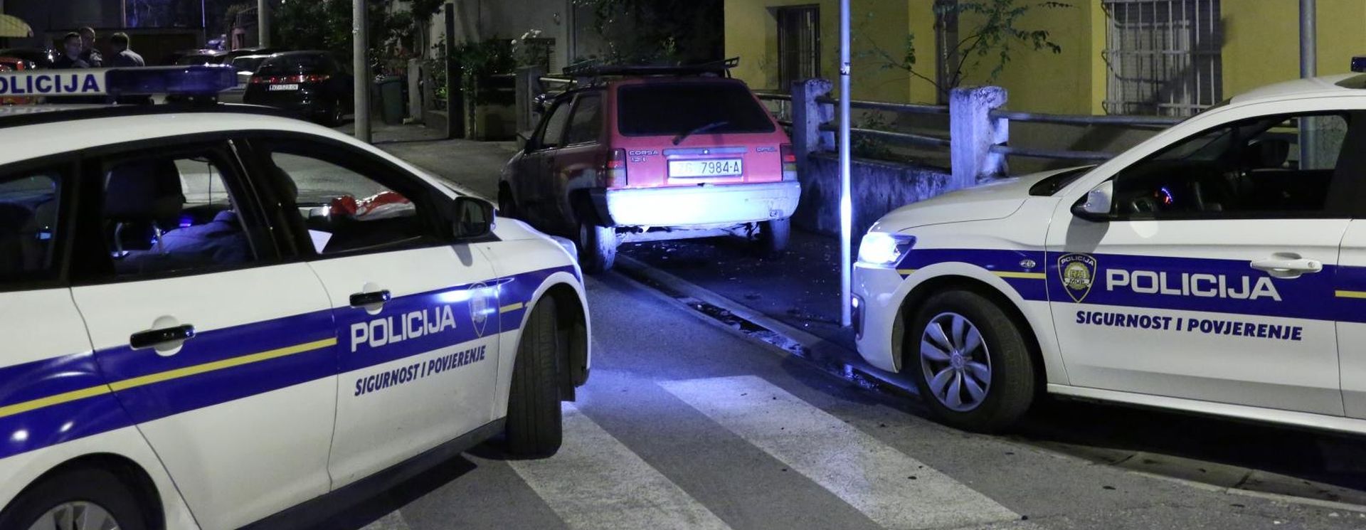 23.05.2019., Zagreb - Zapaljen automobil u ulici Jurja Dobrile na zagrebackoj Tresnjevci. 
Photo: Marko Prpic/PIXSELL