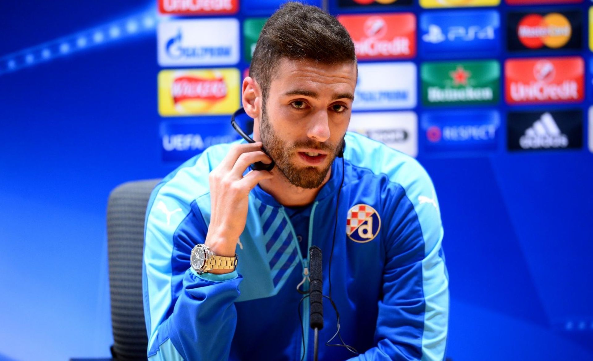 23.11.2015.,London -  Nogometasi GNK Dinamo Zagreb odradili trening na Emirates stadionu i odrzali konferenciju za medije uoci sutrasnjeg ogleda s Arsenalom. Ivo Pinto. Photo: Marko Prpic/PIXSELL