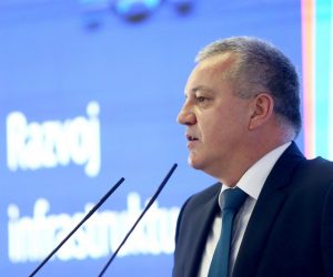 24.05.2019., Zagreb - U Ministarstvu gospodarstva dodijeljene su odluke o financiranju projekata predstavnicima 46 jedinica lokalne samouprave, a ukupno dodijeljena sredstva po tom pozivu iznose gotovo 270 milijuna kuna. Darko Horvat, ministar gospodarstva, poduzetnistva i obrta  Photo: Borna Filic/PIXSELL