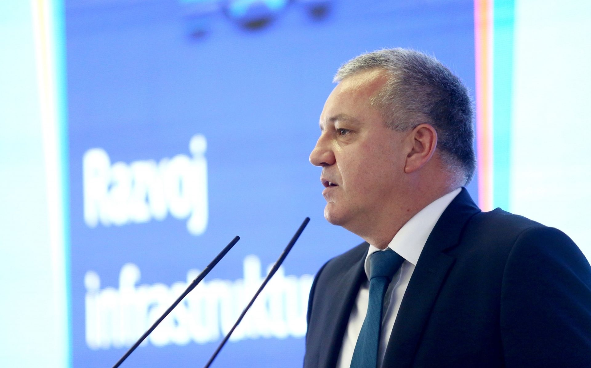 24.05.2019., Zagreb - U Ministarstvu gospodarstva dodijeljene su odluke o financiranju projekata predstavnicima 46 jedinica lokalne samouprave, a ukupno dodijeljena sredstva po tom pozivu iznose gotovo 270 milijuna kuna. Darko Horvat, ministar gospodarstva, poduzetnistva i obrta  Photo: Borna Filic/PIXSELL