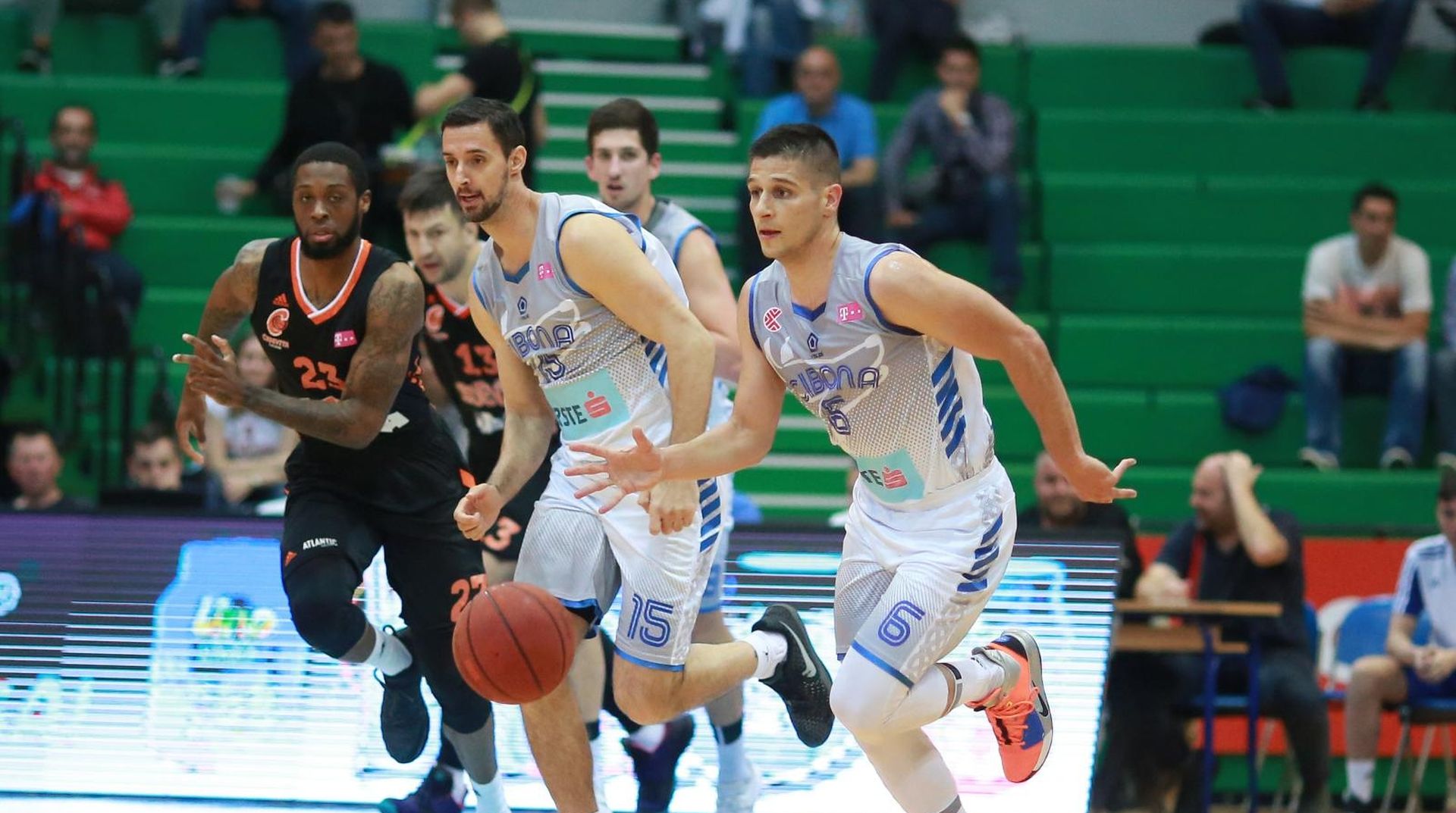 24.05.2019., Zagreb - Druga utakmica finala doigravanja prvenstva Hrvatske za kosarkase Cedevita - Cibona.Roko Rogic, Ivan Novacic
Photo: Matija Habljak/PIXSELL