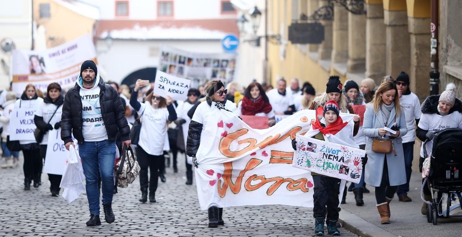 Zagreb: Prosvjed "Spinraza za sve" na Trgu. sv. Marka 26.01.2019., Zagreb - U organizaciji udruge roditelja vitalno ugrozene djece "Kolibrici" na Trgu svetog Marka odrzan je prosvjed "Spinraza za sve" zbog diskriminacije u lijecenju oboljelih od spinalne misicne atrofije. Photo: Igor Soban/PIXSELL
