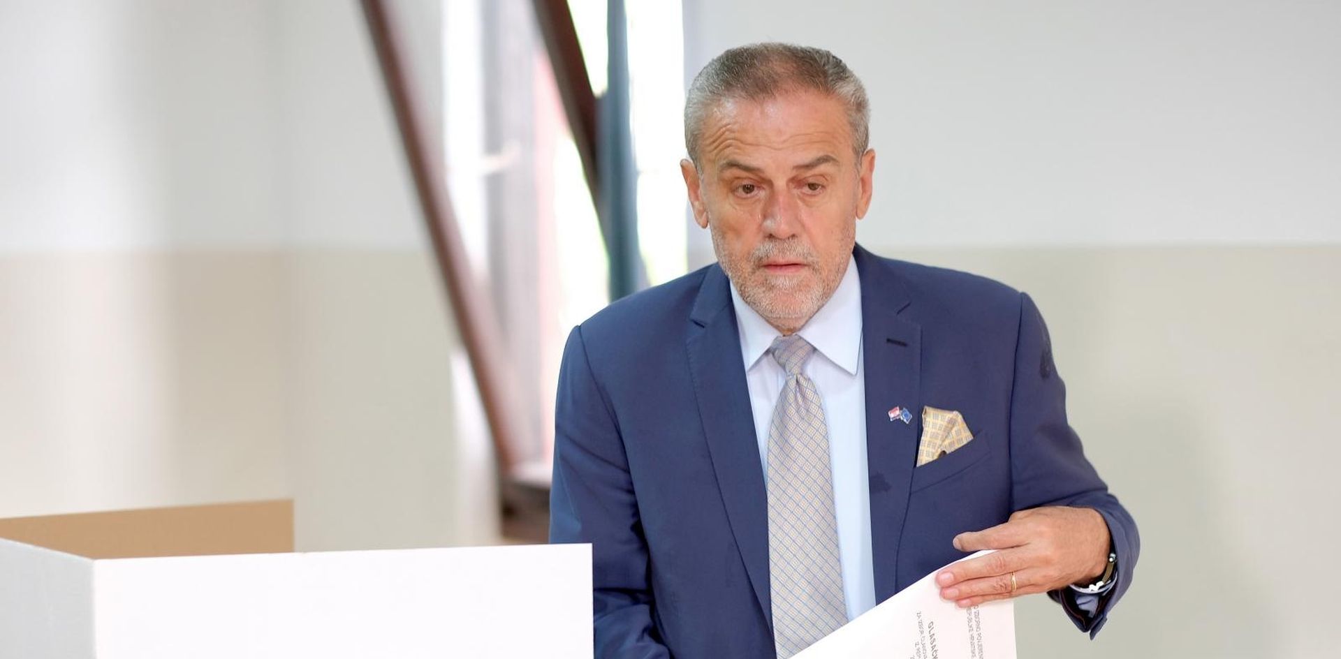 26.05.2019., Zagreb - Predsjednik BM 365 - Stranke rada i solidarnosti Milan Bandic u pratnji supruge i psa izasao je na biraliste i dao svoj glas na izborima za Europski parlament. Photo: Tomislav Miletic/PIXSELL