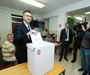 26.05.2019., Zagreb - Podrucni ured Crnomerec, Predsjednik Vlade RH i HDZ-a Andrej Plenkovic dosao je na biraliste te glasovao  na izborima za Europski parlament.
Photo: Sanjin Strukic/PIXSELL