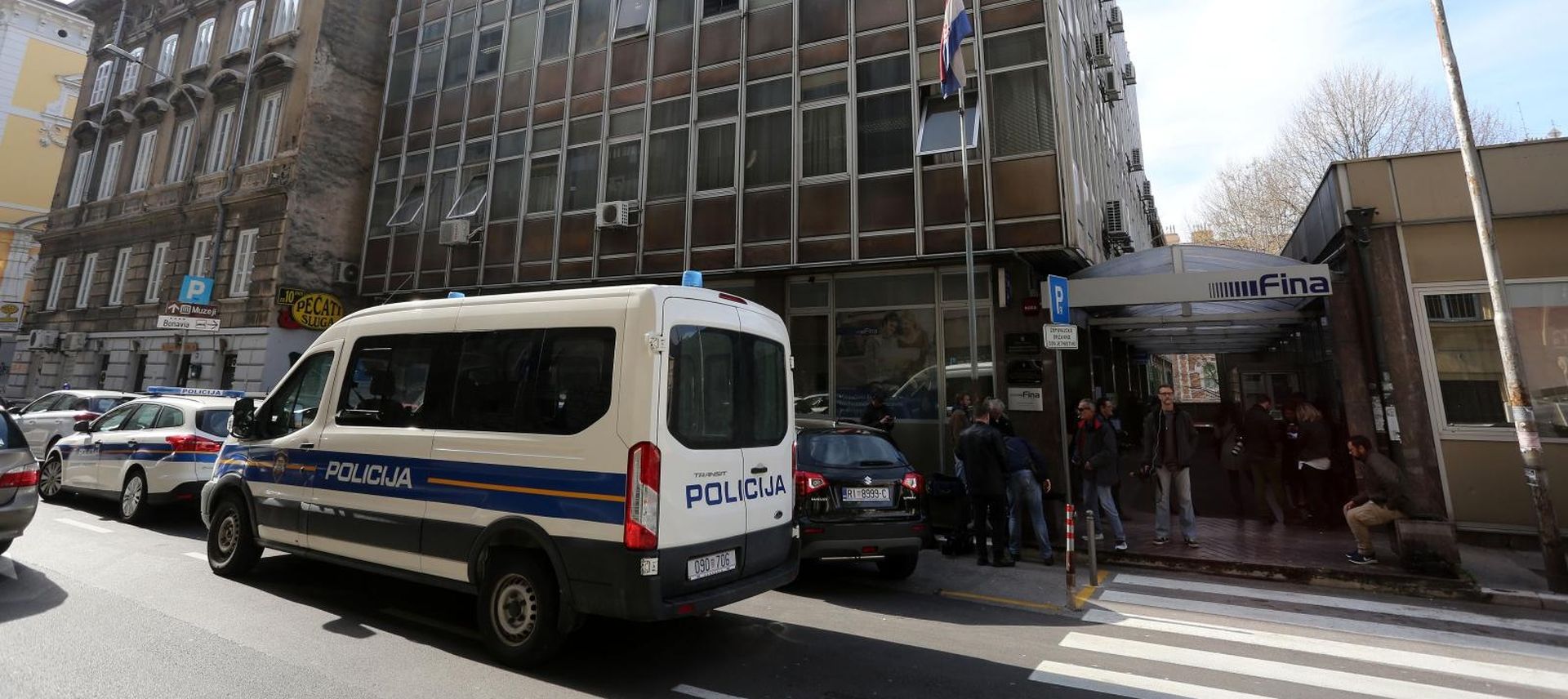 27.03.2019., Rijeka - Policija ispred zgrade Zupanijskog drzavnog odjetnistva. Photo: Goran Kovacic/PIXSELL