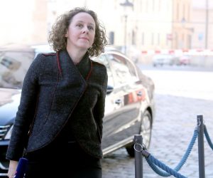 Zagreb: Dolazak ministara na sjednicu Vlade RH 28.02.2019., Zagreb - Vlada RH je na svojoj 145. sjednici, uz ostalo, raspravljala o zeljeznicama i pruzanju luckih usluga. Nina Obuljen Korzinek dolazi na sjednicu.
Photo: Patrik Macek/PIXSELL