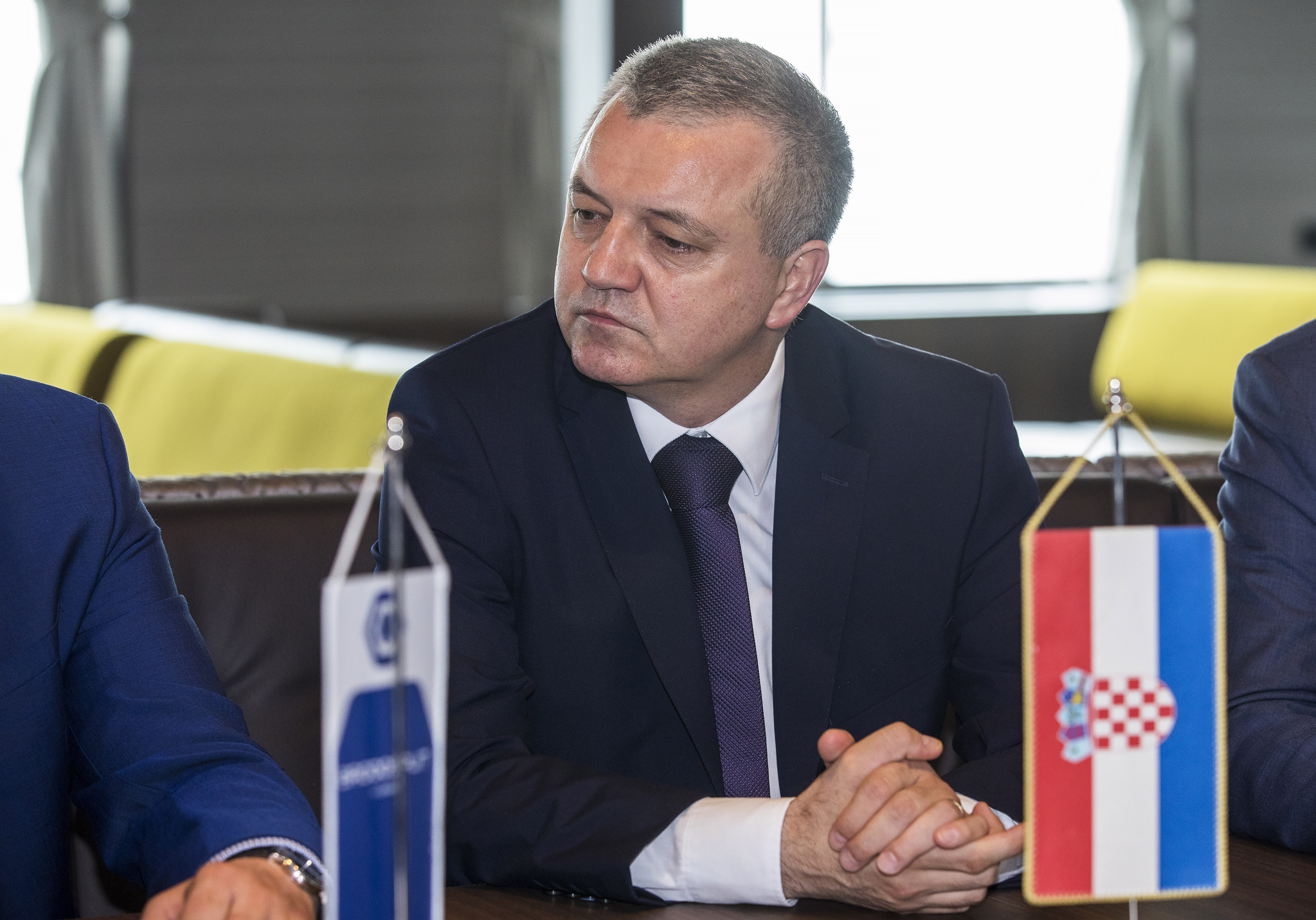 Split, 23.05.2019. - Na carinskom gatu splitske gradske luke održana je svečana isporuka novogradnje 484, polarnog kruzera Hondius, koji je izgradio Brodosplit za nizozemsku tvrtku Oceanwide Expeditions. Na fotografiji ministar gospodarstva Darko Horvat.
foto HINA/ Miroslav LELAS/ lm