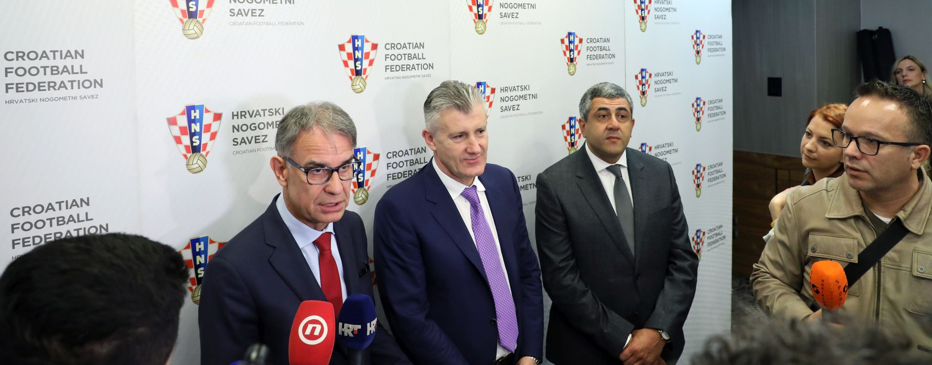 Zagreb, 27.5.2019. -  Ministar turizma Gari Cappelli i glavni tajnik Svjetske turistièke organizacije (UNWTO) Zurab Pololikashvili sastali su se s predsjednikom Hrvatskog nogometnog saveza Davorom ukerom i nakon toga dali izjave za medije. Na fotografiji Gari Cappelli, Davor uker, Zurab Pololikashvili. foto HINA/ Lana SLIVAR DOMINIÆ/ lsd