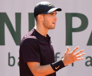 epa07605907 Borna Coric of Croatia plays Aljaz Bedene of Britain during their men’s first round match during the French Open tennis tournament at Roland Garros in Paris, France, 27 May 2019.  EPA/CAROLINE BLUMBERG