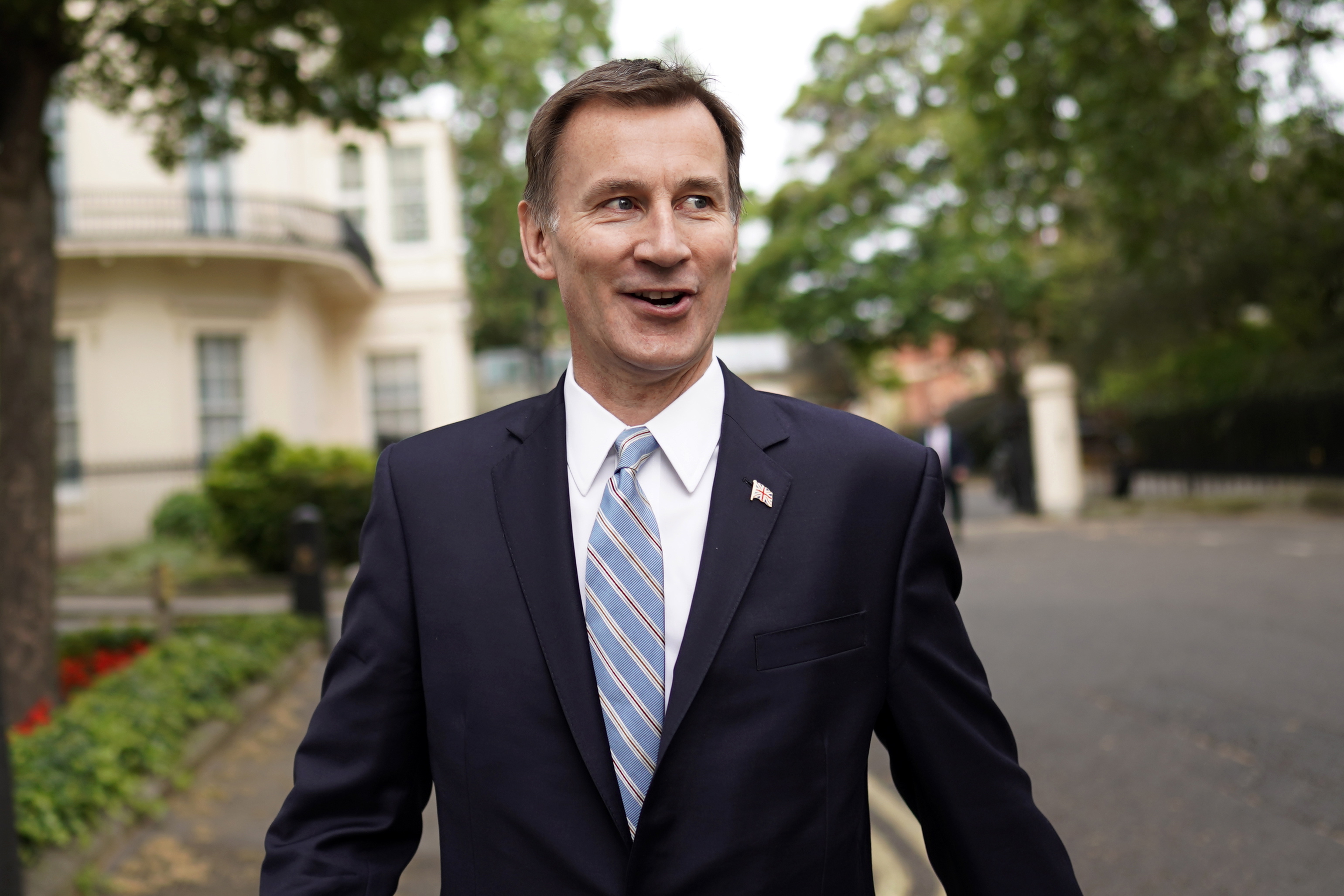 epa07609271 British Foreign Secretary Jeremy Hunt leaves his home in Central London, Britain, 29 May 2019. Hunt recently announced his intentions to run for Prime Minister in the upcoming Conservative Party leadership battle to replace Theresa May.  EPA/WILL OLIVER