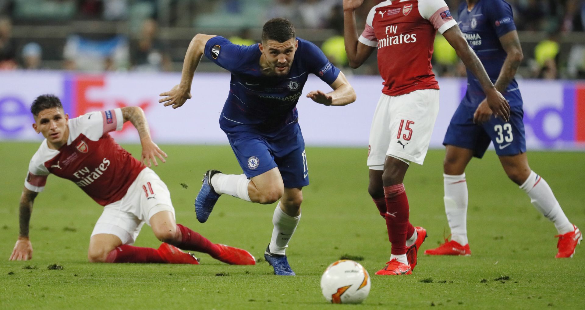 epa07611064 Mateo Kovacic (2-L) of Chelsea in action during the UEFA Europa League final between Chelsea FC and Arsenal FC at the Olympic Stadium in Baku, Azerbaijan, 29 May 2019.  EPA/YURI KOCHETKOV