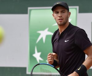 epa07612860 Borna Coric of Croatia plays Lloyd Harris of South Africa during their men’s second round match during the French Open tennis tournament at Roland Garros in Paris, France, 30 May 2019.  EPA/JULIEN DE ROSA