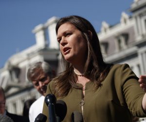 epa07615173 White House Press Secretary Sarah Sanders responds to a question from the news media in the driveway of the West Wing at the White House in Washington, DC, USA, 31 May 2019. Sanders responded to questions on the administration's threat to levee a 5% tariff on all Mexican goods unless Mexico halts the flow of immigrants at the Southern US border.  EPA/SHAWN THEW