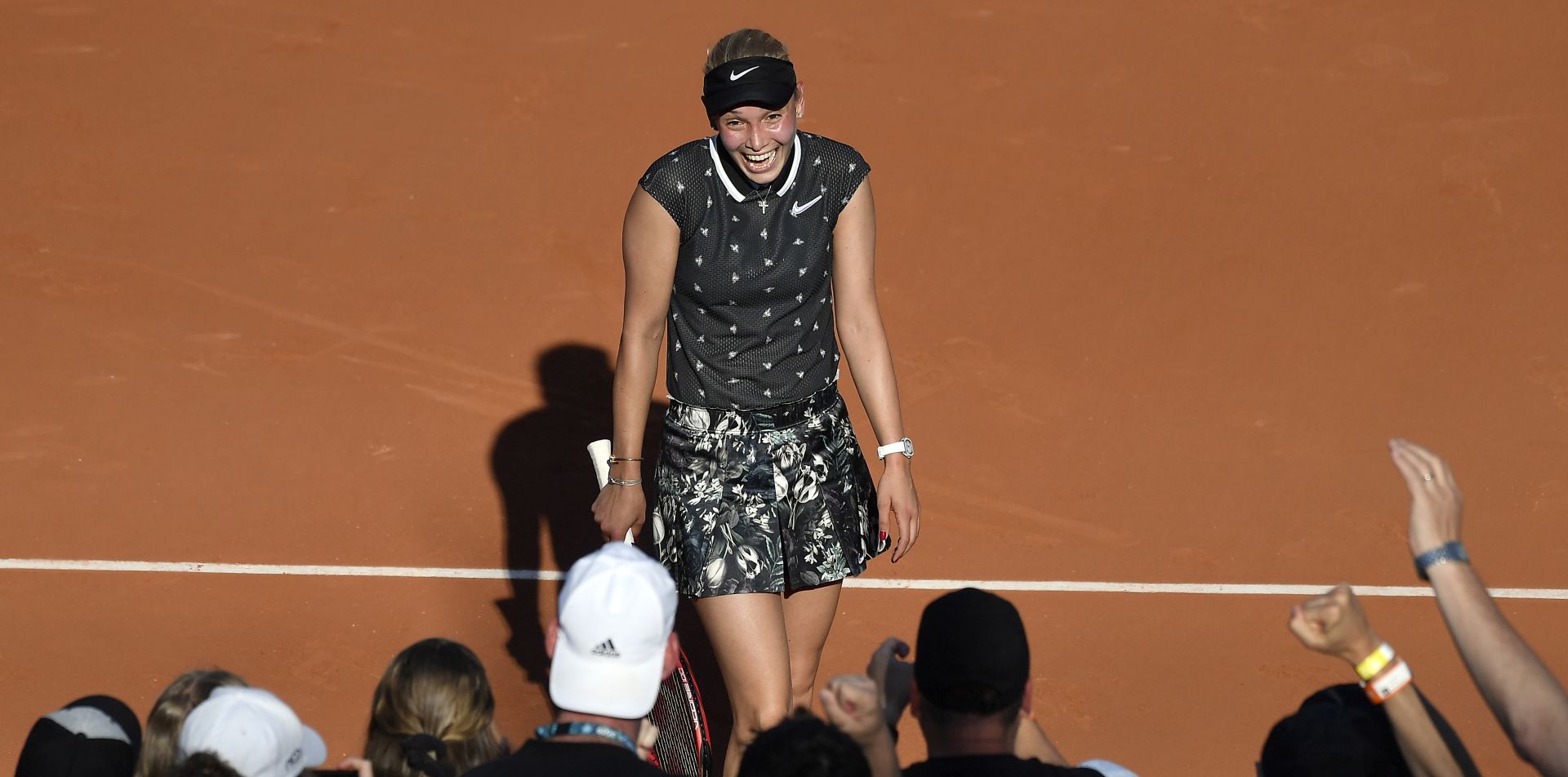 epa07615738 Donna Vekic of Croatia reacts after winning against  Belinda Bencic of Switzerland their women’s third round match during the French Open tennis tournament at Roland Garros in Paris, France, 31 May 2019.  EPA/JULIEN DE ROSA