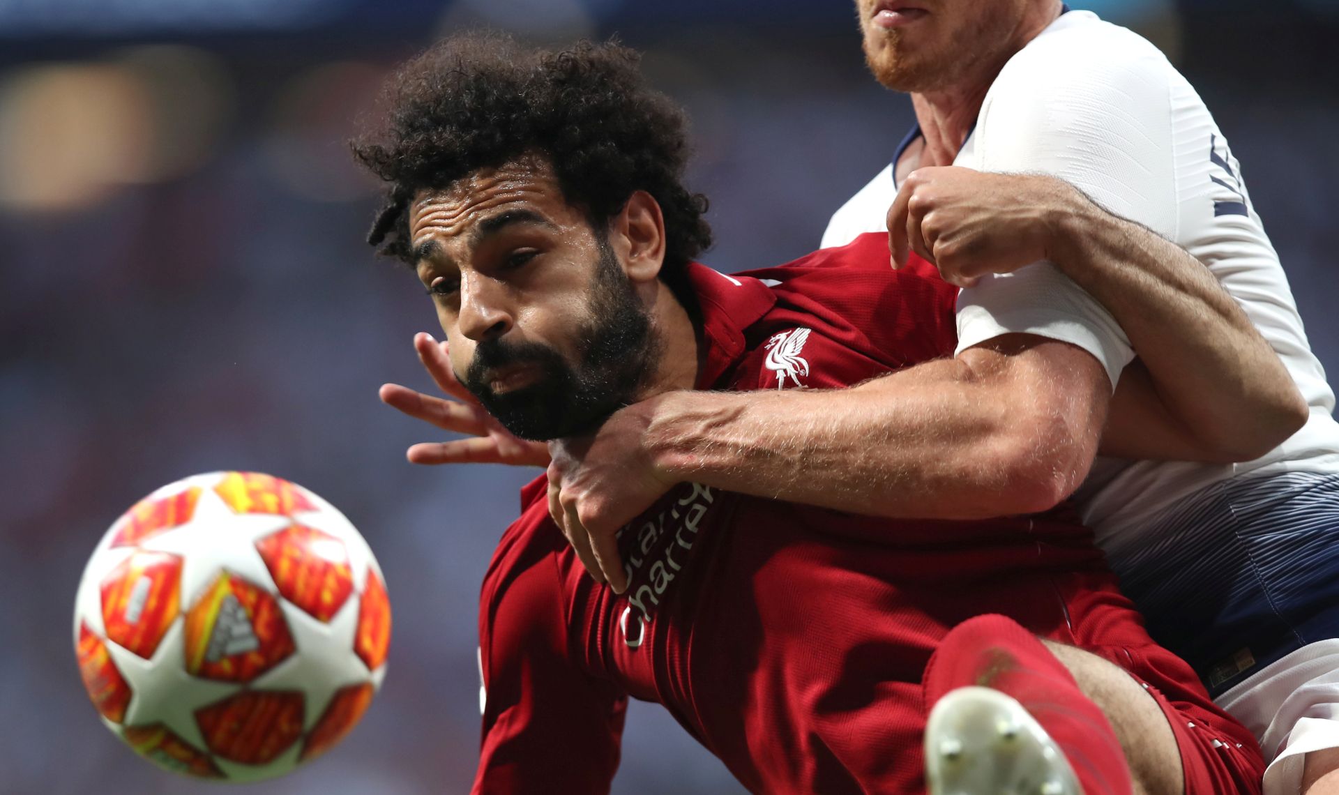 epaselect epa07618665 Mohamed Salah (L) of Liverpool in action during the UEFA Champions League final between Tottenham Hotspur and Liverpool FC at the Wanda Metropolitano stadium in Madrid, Spain, 01 June 2019.  EPA/PETER POWELL