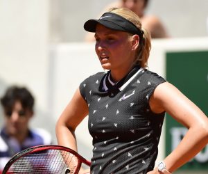 epa07619908 Donna Vekic of Croatia reacts as she plays Johanna Konta of Britain during their women’s round of 16 match during the French Open tennis tournament at Roland Garros in Paris, France, 02 June 2019.  EPA/CAROLINE BLUMBERG