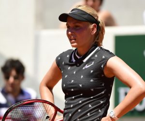 epa07619908 Donna Vekic of Croatia reacts as she plays Johanna Konta of Britain during their women’s round of 16 match during the French Open tennis tournament at Roland Garros in Paris, France, 02 June 2019.  EPA/CAROLINE BLUMBERG