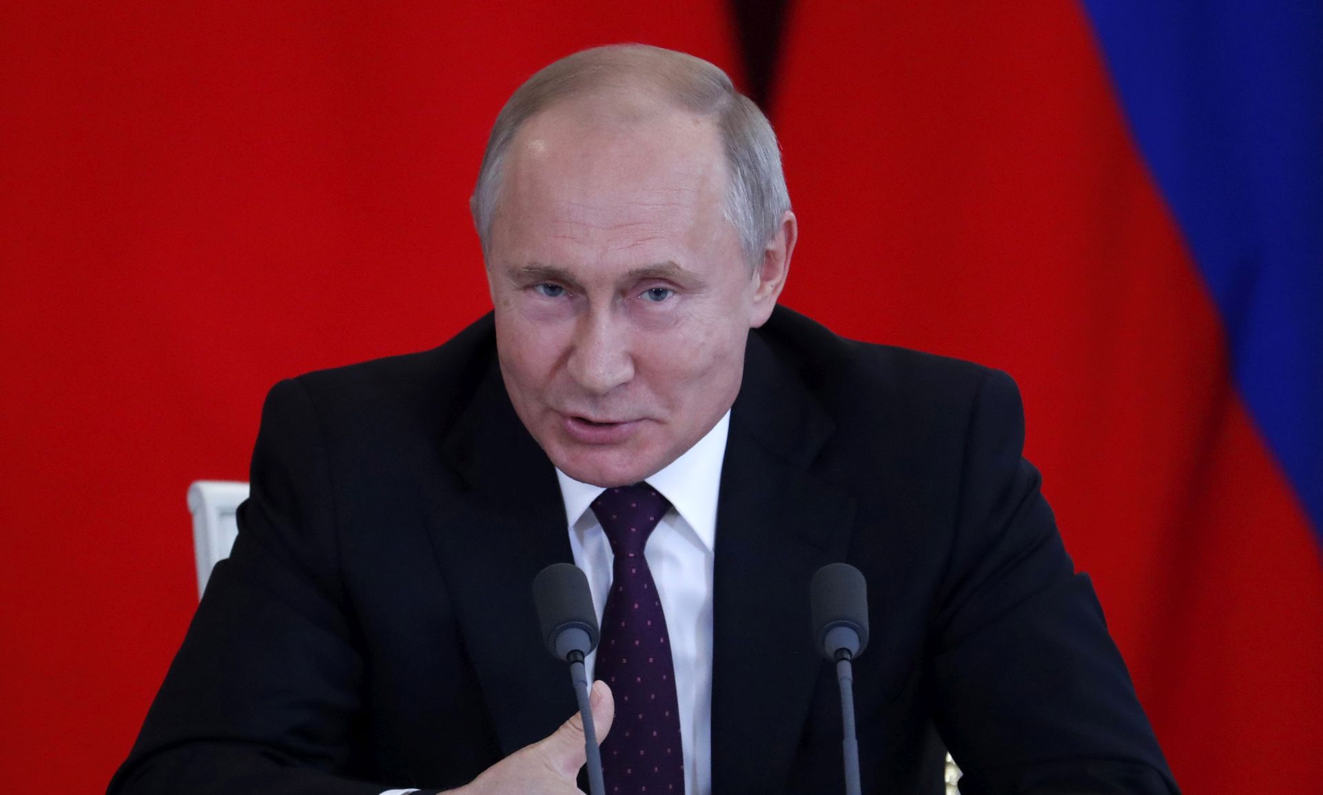 epa07628001 Russian President Vladimir Putin attend a joint news conference with Chinese President Xi Jinping (not pictured)  following their talks at the Krenlin in Moscow, Russia, 05 June 2019. Chinese President is on a state visit in Russia.  EPA/MAXIM SHIPENKOV/POOL