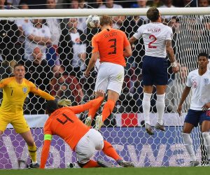 epa07631317 Matthijs de Ligt (C) of the Netherlands in action against England's Kyle Walker (2-R) during the UEFA Nations League semi final soccer match between the Netherlands and England at D. Afonso Henriques stadium in Guimaraes, Portugal, 06 June 2019.  EPA/HUGO DELGADO