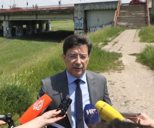 Zagreb, 7.6.2019. - Državni tajnik Željko Uhlir dao je izjavu za medije o lošem stanju mostova u Zagrebu. foto HINA/ Lana SLIVAR DOMINIĆ/ ml