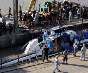 epa07640193 The sunken shipwreck surfaces during the recovery opeation at Margaret Bridge, the scene of the fatal boat accident in Budapest, Hungary, 11 June 2019. A sightseeing boat carrying 33 South Korean tourists and two Hungarian staff crashed into a large river cruise ship and sank in the River Danube on 29 May. Seven tourists survived, twenty people died, eight persons are still missing.  EPA/Balazs Mohai HUNGARY OUT