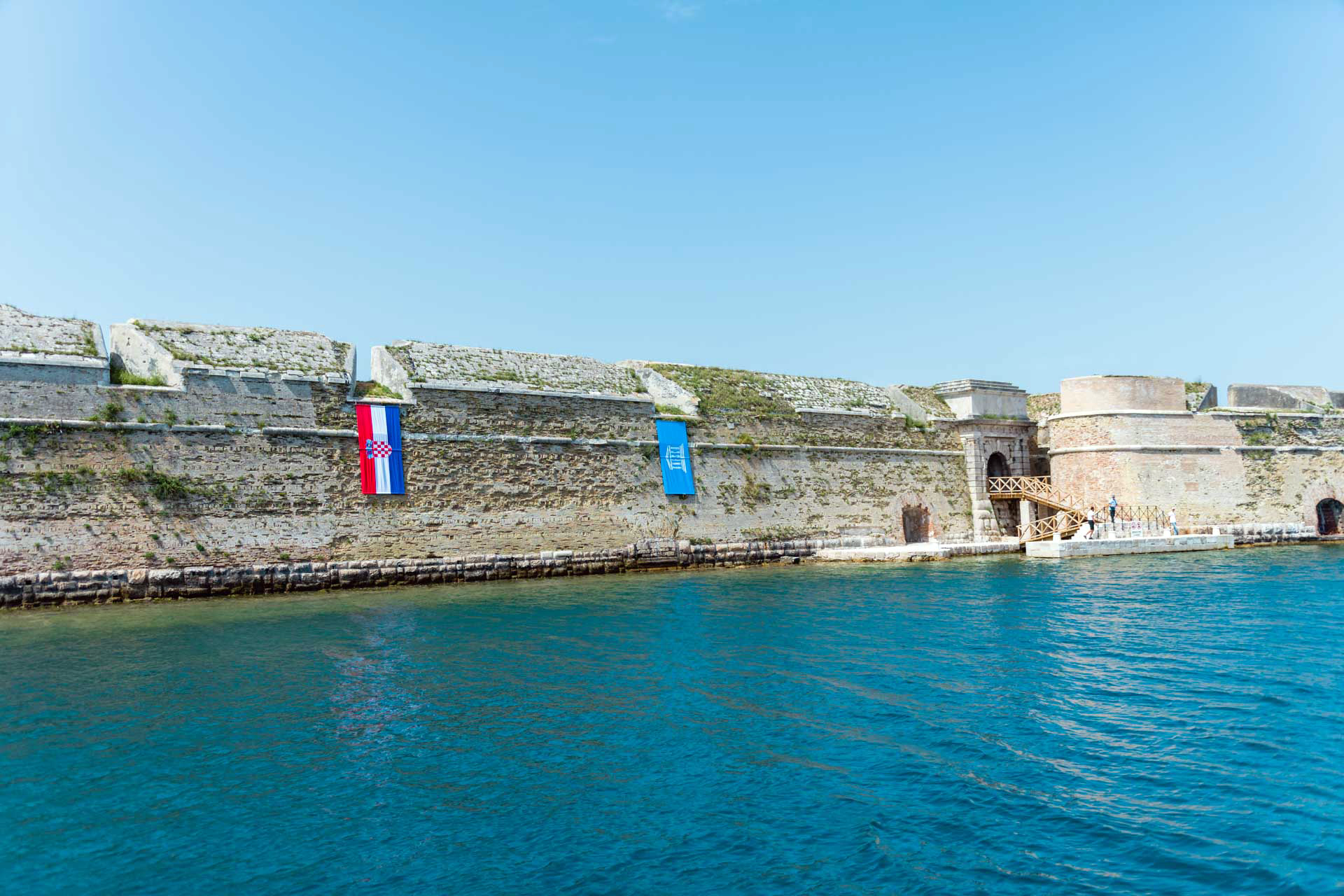 Šibenik, 15.6.2019. - Tvrđava sv. Nikole u Šibeniku, na ulazu u kanal sv. Ante, nakon što je dvije godine bila zatvorena zbog radova na sanaciji, danas je svečano otvorena, uz prisustvo ministrice kulture Nine Obuljen Koržinek.
foto HINA/ ŠibenikIN/ Marko PODRUG/ ml