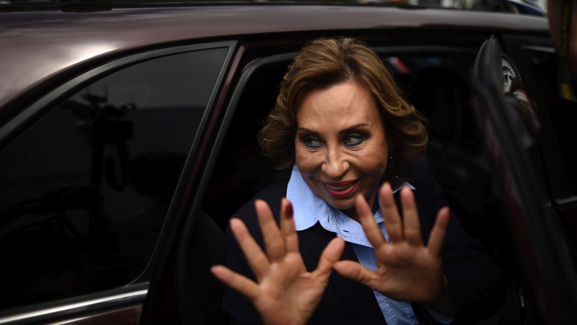 epa07652775 Candidate for the Presidency for the Social Democratic Party National Unity of Hope (UNE) and former first lady of the country (2008-2012), Sandra Torres, attends the polls to vote, in Guatemala City, Guatemala, 16 June 2019. Torres, who heads the voting intention polls, is seeking the country's first magistracy in a general election in which more than eight million Guatemalans are voting for a president and vice president, as well as 160 members of Congress, 20 Central American Parliament members and 340 municipal officials.  EPA/EDWIN BERCIAN