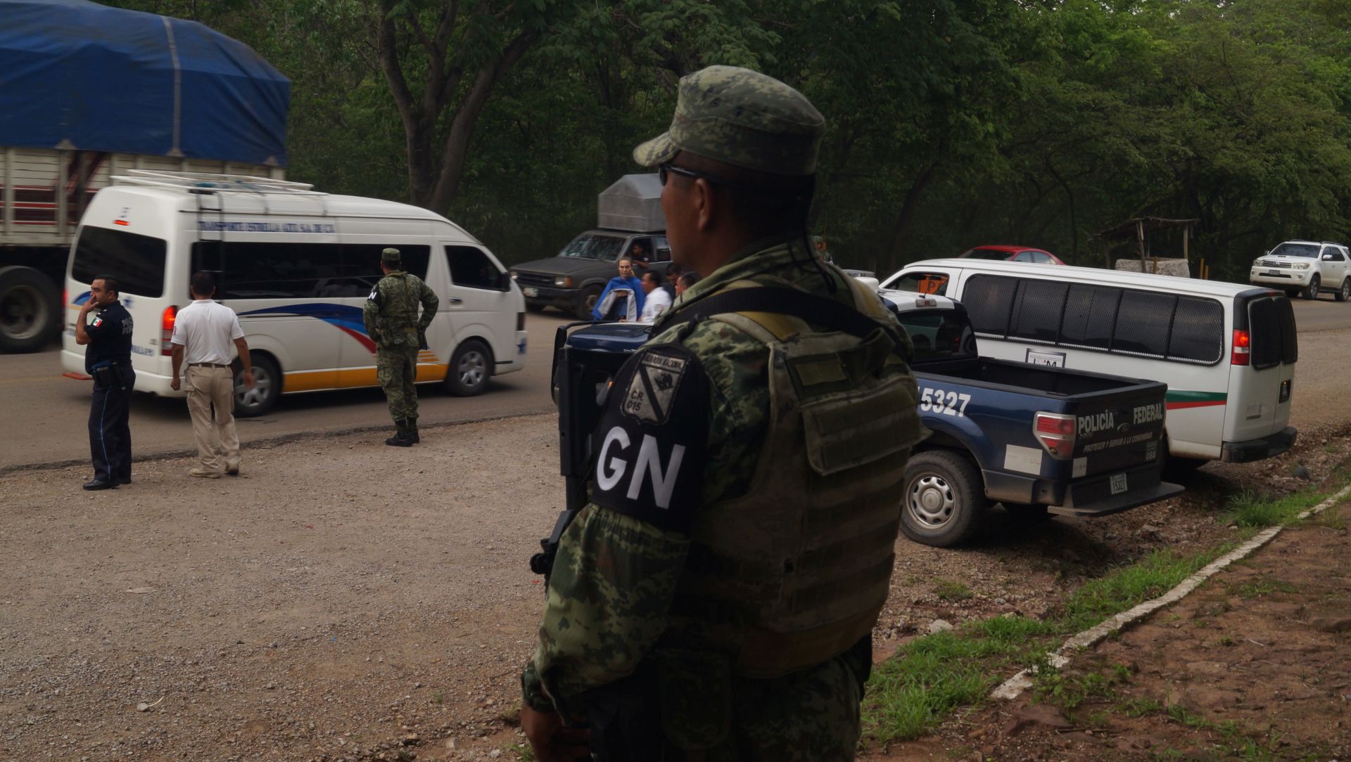 epa07653041 National Guard troops stand guard on the roads of Comitan de Dominguez, state of Chiapas, Mexico, 16 June 2019. Military officers with National Guard badges started monitoring several points and roads and trails in the highlands of the state of Chiapas a night earlier in search of migrants.  EPA/Carlos Lopez