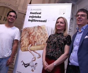 Zagreb, 17.06.2019. - Na konferenciji za medije najavljen je 7. Festival svjetske knjievnosti koji se odrava od 8. do 14. rujna u Zagrebu. Festivalski programi odvijat æe se u Hrvatskom glazbenom zavodu, Studiju Moderne galerije "Josip Raèiæ", Kulturno informativnom centru, Galeriji ira i Atelijeru Metroviæ, a programe su predstavili direktor Festivala Seid Serdareviæ (D), predsjednik Hrvatskog PEN centra Tomislav Bajsiæ (L), predsjednica Hrvatskoga glazbenog zavoda Romana Matanovac Vuèkoviæ (S) i urednik kulture tjednika Express Igor Vikiæ. foto HINA /Zvonimir KUHTIÆ/ zk