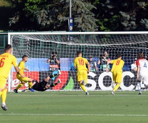epa07656408 Romania's George Puscas (2-L) scores on penalty during the UEFA European Under-21 Championship 2019 Group C soccer match between Romania and Croatia in San Marino, 18 June 2019.  EPA/LUCA FANFANI