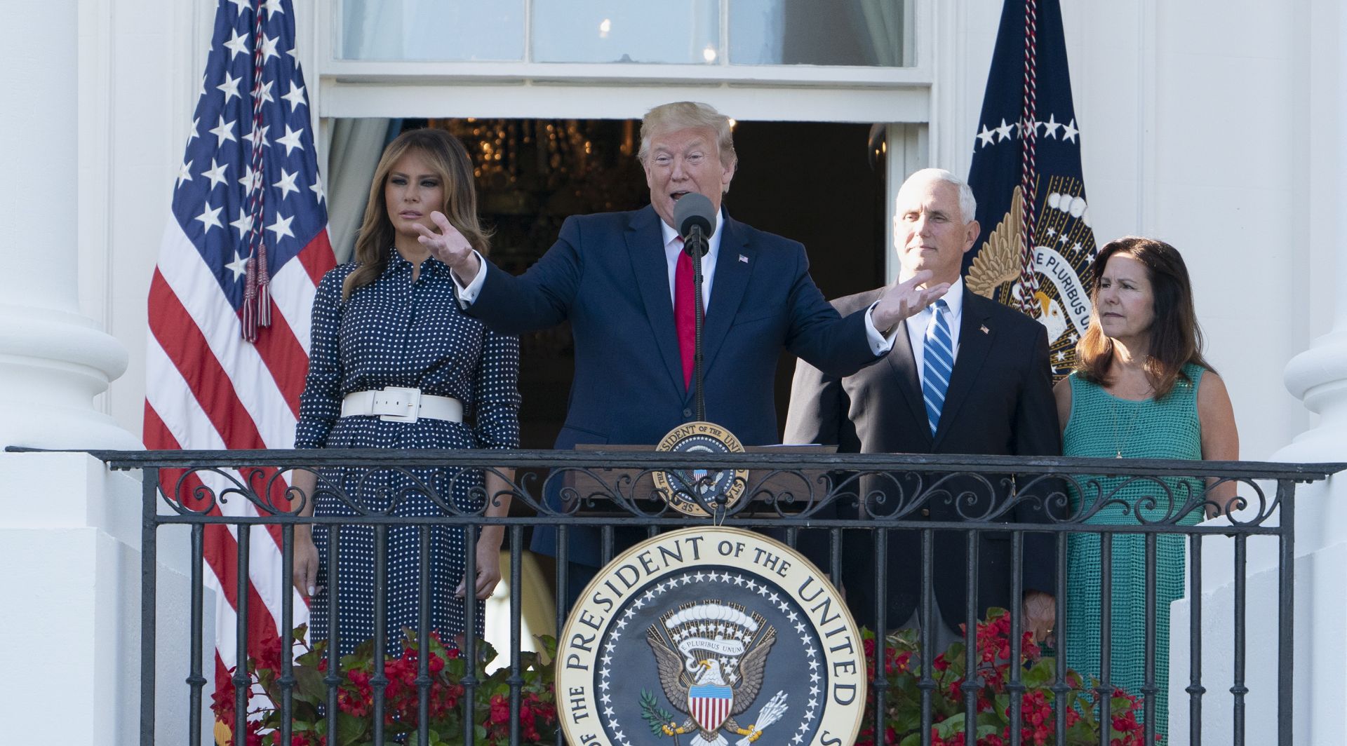 epa07664828 US President Donald J. Trump (2nd L), First lady Melania Trump (L), US Vice President Mike Pence (2nd R) and Second lady Karen Pence (R) host a Congressional Picnic for Members of Congress and their families at The White House, in Washington, DC, USA, 21 June 2019.  EPA/Chris Kleponis / POOL