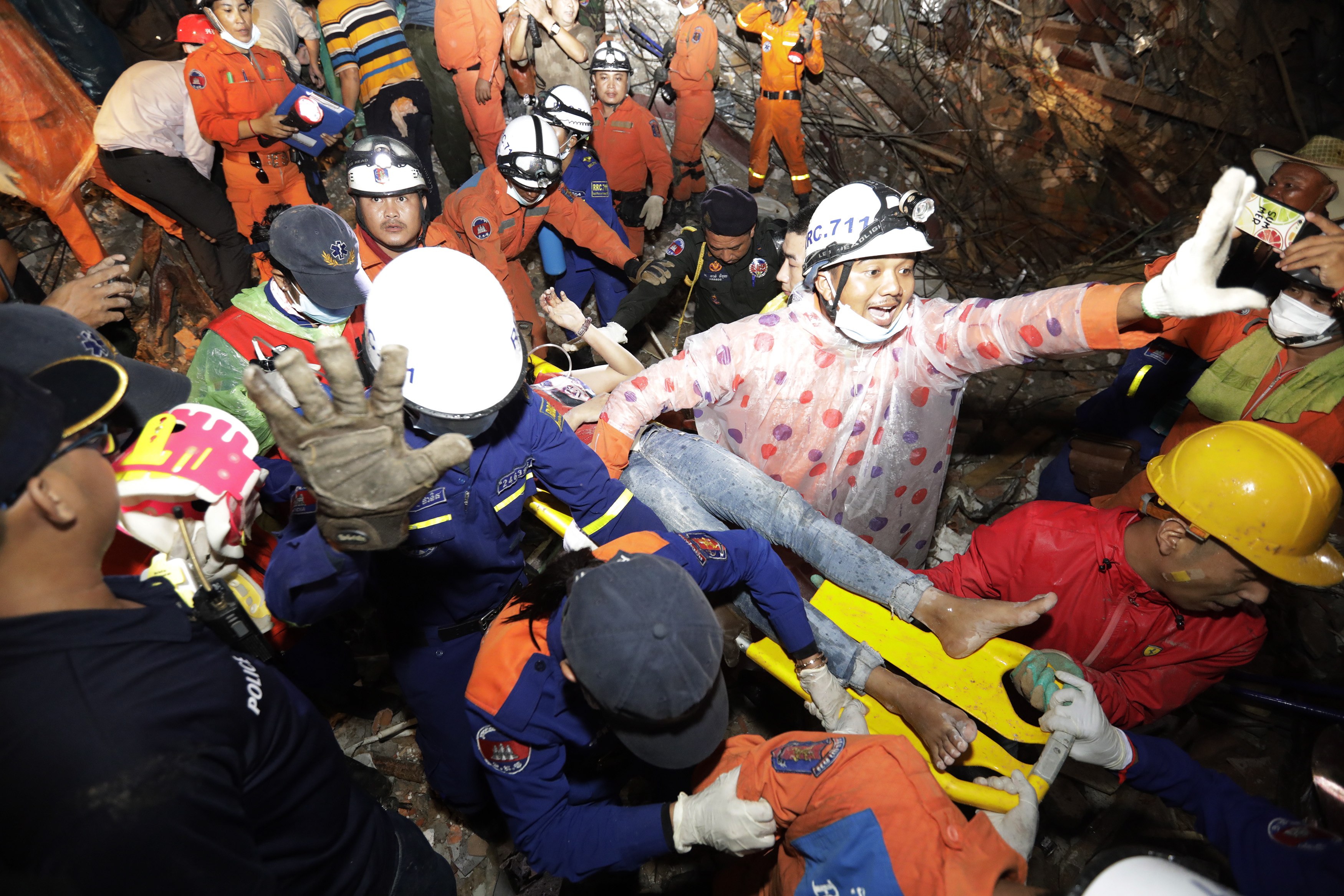 epa07666868 A Cambodian rescue team carries an injured worker at the site of a collapsed building at a construction site in Preah Sihanouk province, Cambodia, 23 June 2019. A new seven-story building owned by a Chinese company, collapsed in Preah Sihanouk province, killing at least 15 workers and leaving 24 workers injured.  EPA/MAK REMISSA