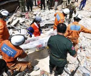 epa07667564 A Cambodian rescue team carries a worker's body at the site of a collapsed building on a construction site in Preah Sihanouk province, Cambodia, 23 June 2019. A new seven-storey building owned by a Chinese company, collapsed in Preah Sihanouk province, killing at least 18 workers and leaving 24 workers injured, according to reports.  EPA/KITH SEREY