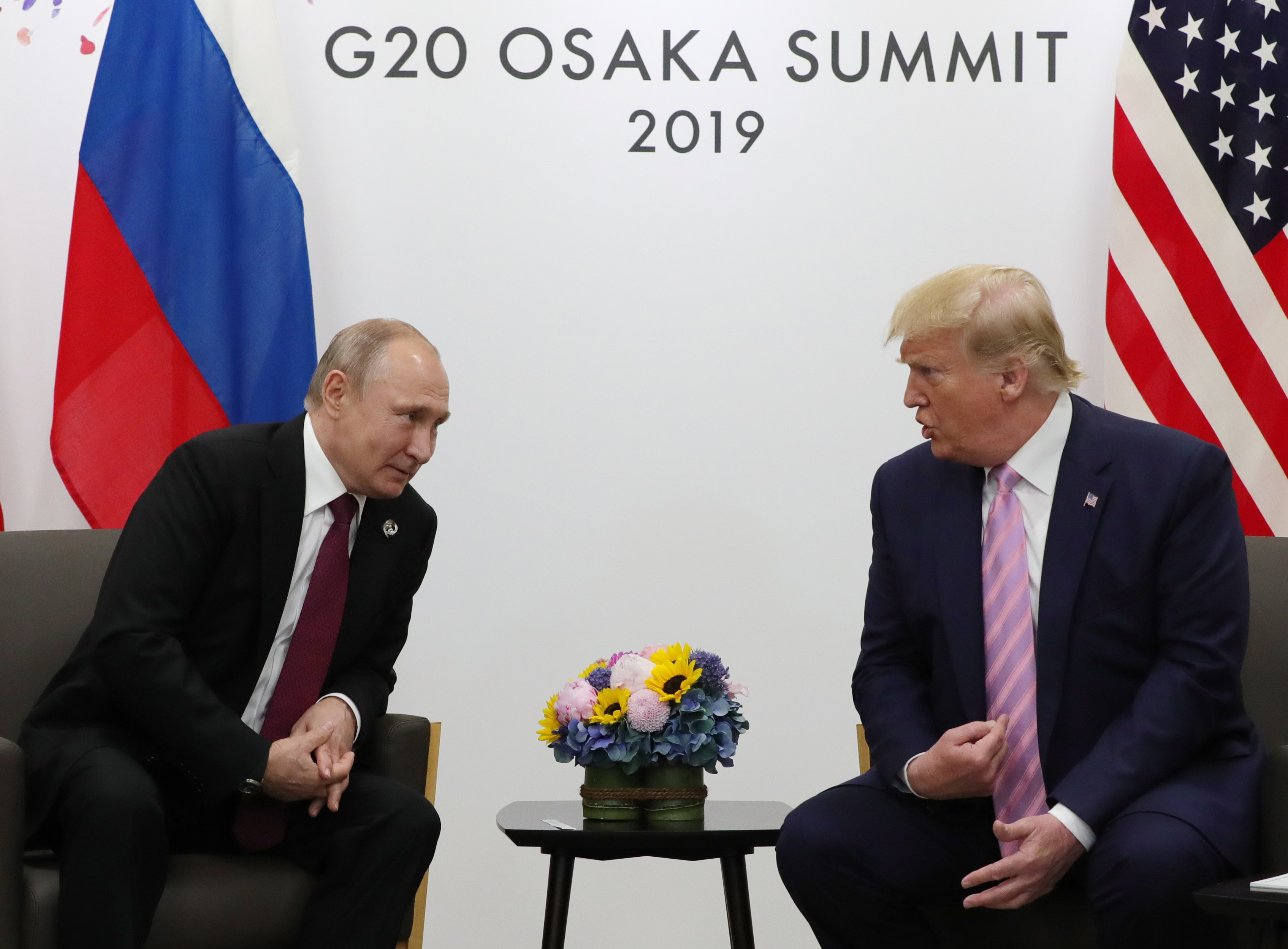 epa07679081 Russian President Vladimir Putin (L) and US President Donald J. Trump (R) during their meeting on the sidelines of the G20 leaders summit in Osaka, Japan, 28 June 2019. The summit gathers leaders from 19 countries and the European Union to discuss topics such as global economy, trade and investment, innovation and employment.  EPA/MICHAEL KLIMENTYEV/SPUTNIK/KREMLIN POOL